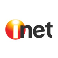 Logo merek "inet" menampilkan bola gradien oranye-merah mengilap yang membentuk huruf 'i' putih di sebelah huruf 'net' hitam, pada latar belakang putih bersih.