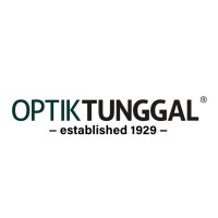 Teks "OPTIK TUNGGAL" berhuruf kapital dengan "OPTIK" hijau dan "TUNGGAL" hitam, di bawahnya garis horizontal dan tulisan kecil "established 1929", pada latar belakang putih.